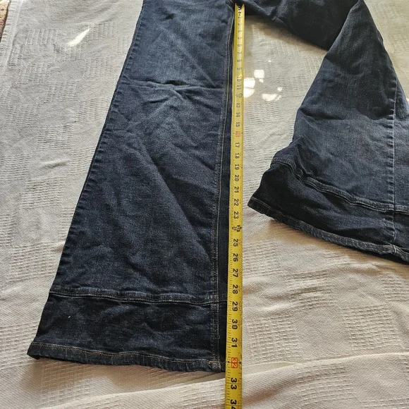 Free Peopleβ Bewick Flare Legs Jeans Size 26 - Picture 14 of 16